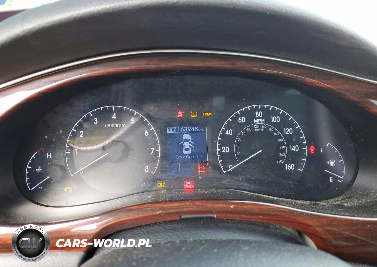 2012 Hyundai Genesis 3.8L VIN:KMHGC4DD3CU204827 - 9