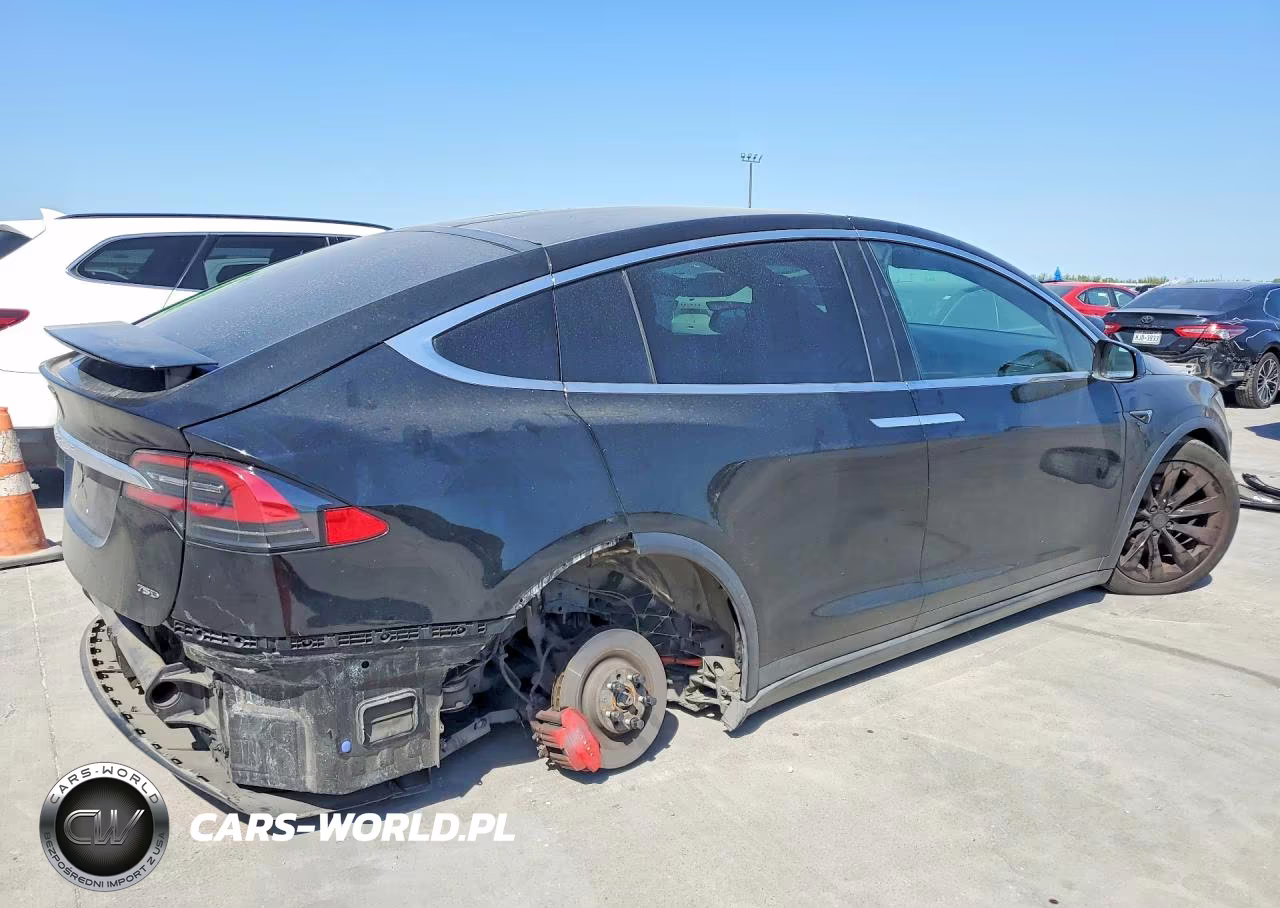 2018 Tesla Model X VIN:5YJXCDE20JF119631 - 3
