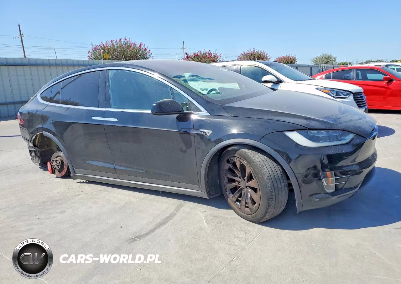 2018 Tesla Model X VIN:5YJXCDE20JF119631 - 4