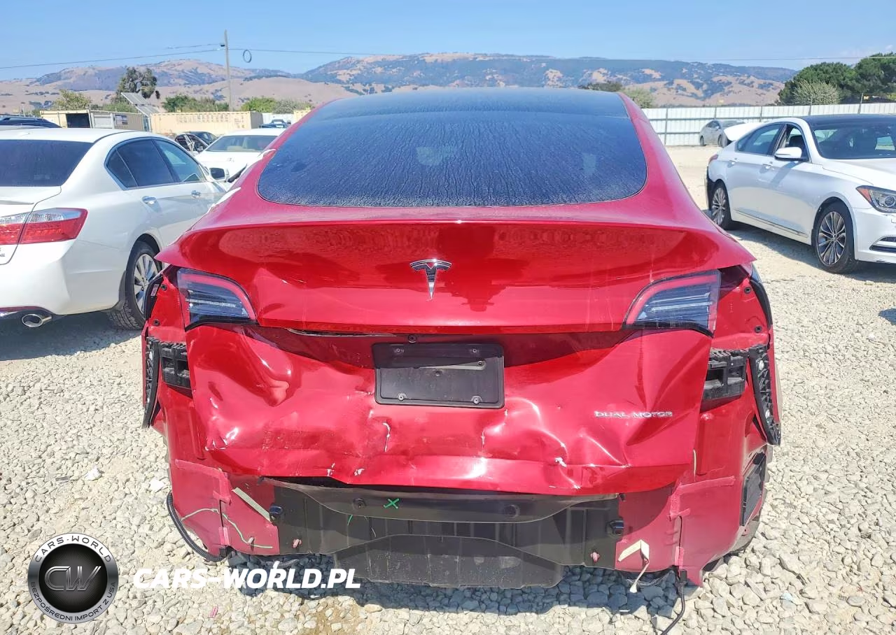2022 Tesla Model Y VIN:7SAYGDEE6NF432470 - 6