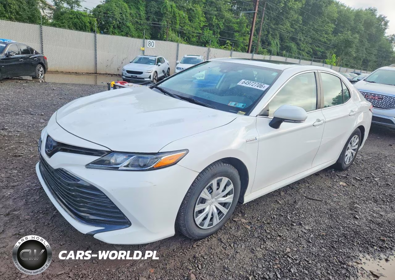 2020 Toyota Camry Le – zdjęcie 1 z 12