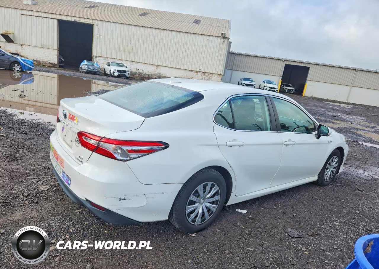 2020 Toyota Camry Le VIN:4T1E31AK7LU521406 - 3
