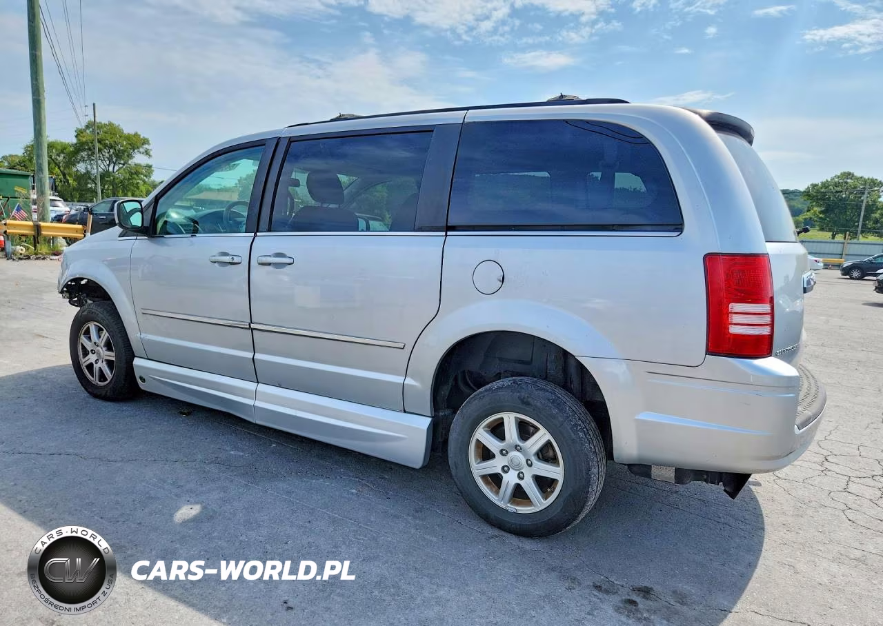 2010 Chrysler Town & Country Touring VIN:2A4RR5D12AR235188 - 2
