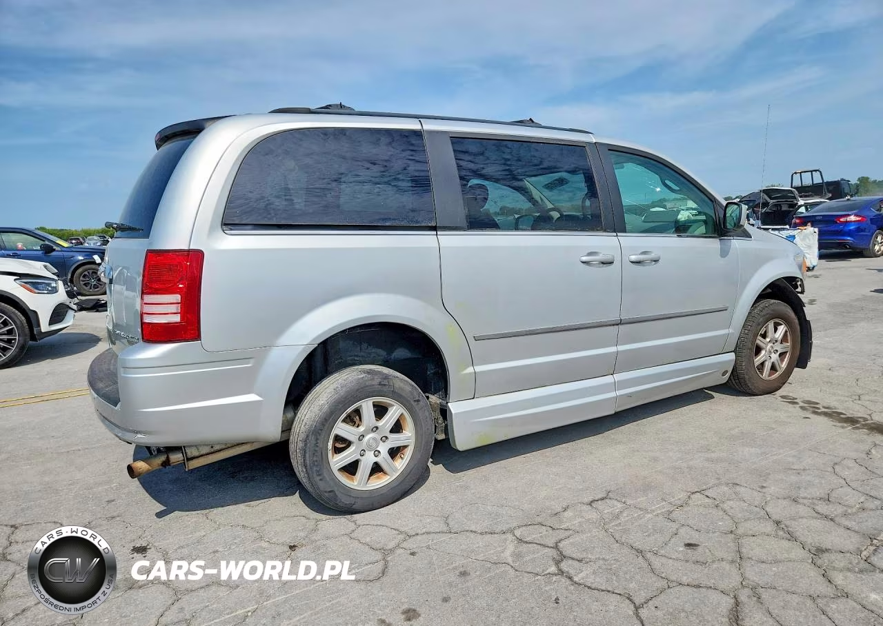 2010 Chrysler Town & Country Touring VIN:2A4RR5D12AR235188 - 3