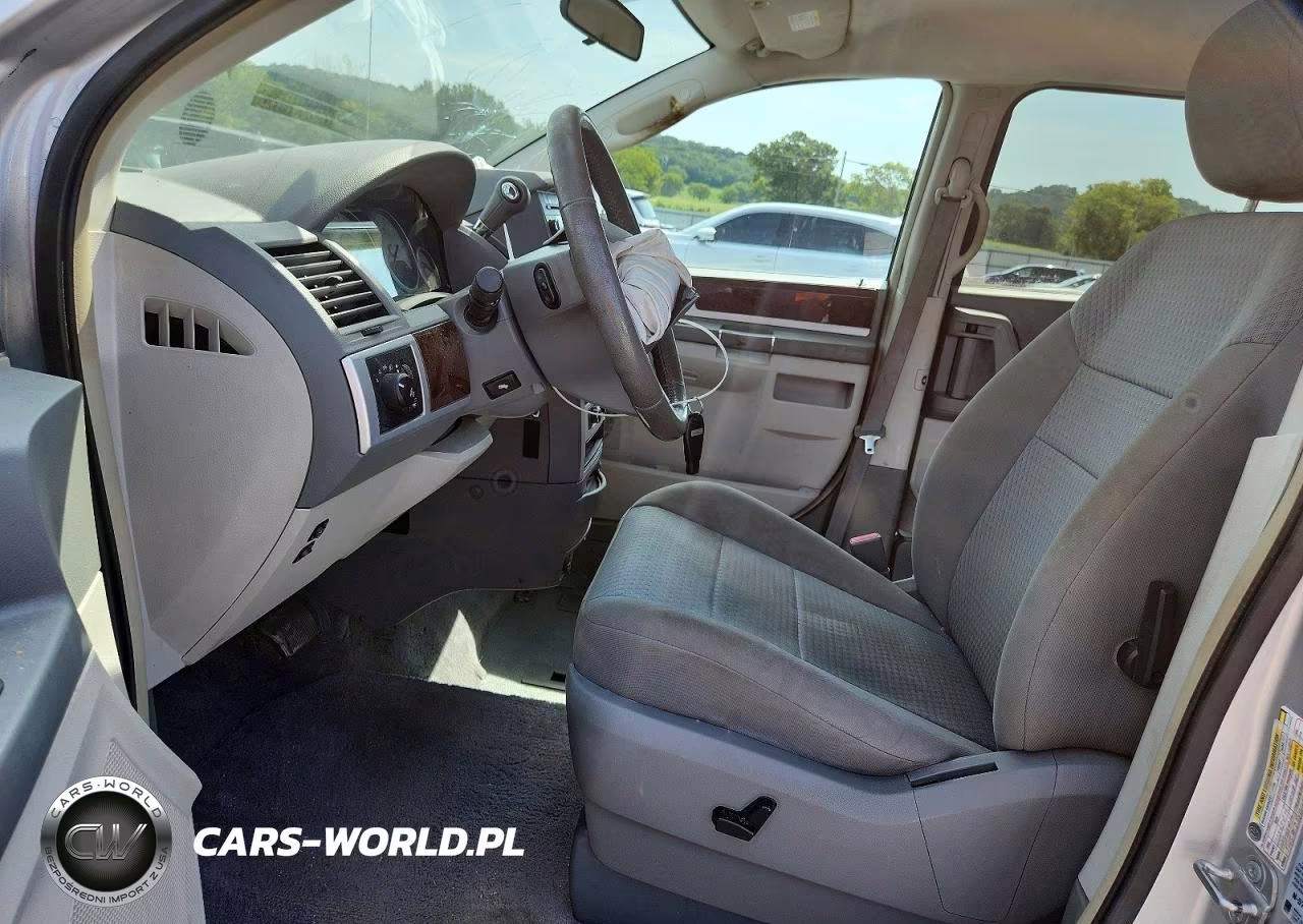 2010 Chrysler Town & Country Touring VIN:2A4RR5D12AR235188 - 7