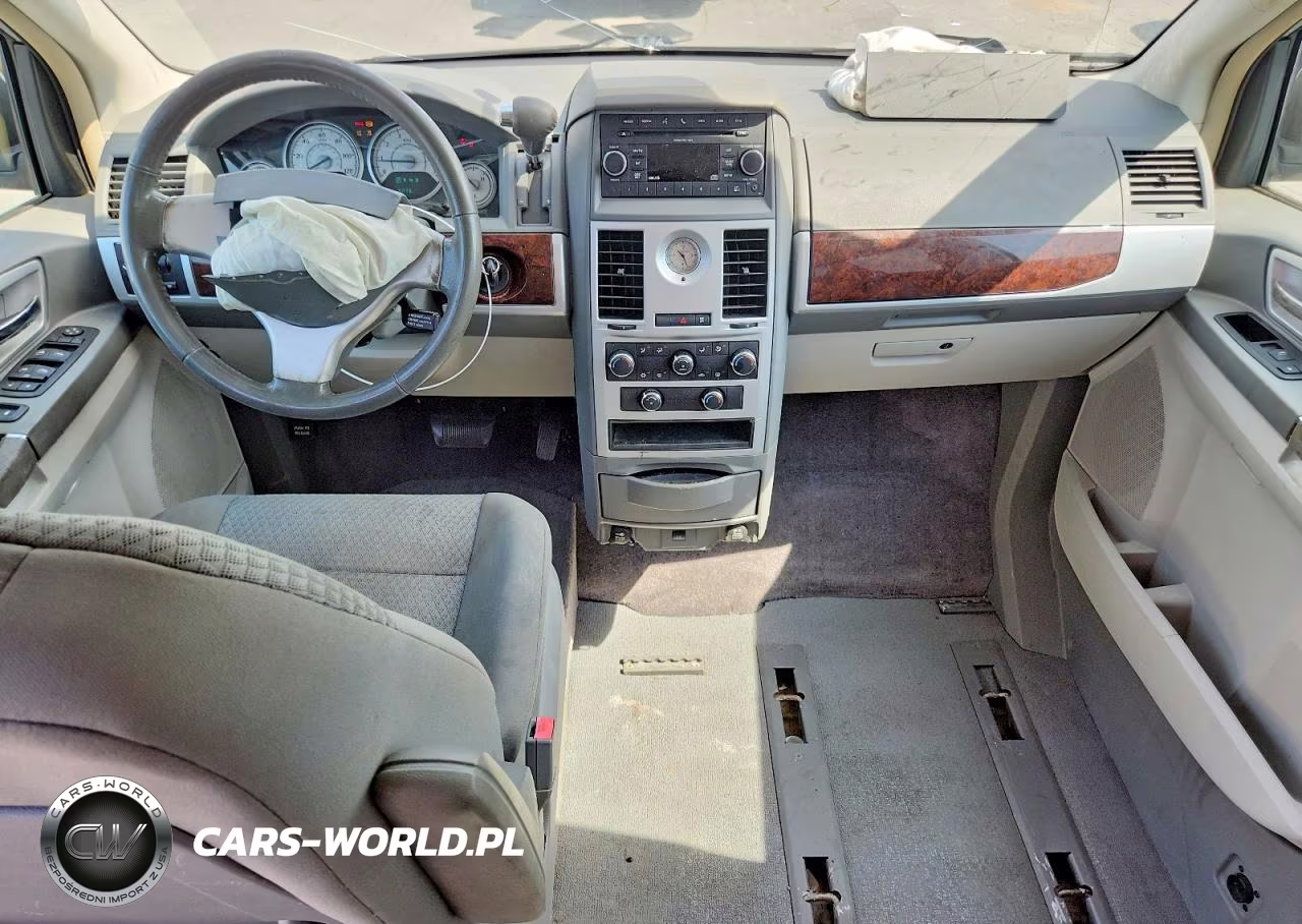 2010 Chrysler Town & Country Touring VIN:2A4RR5D12AR235188 - 8