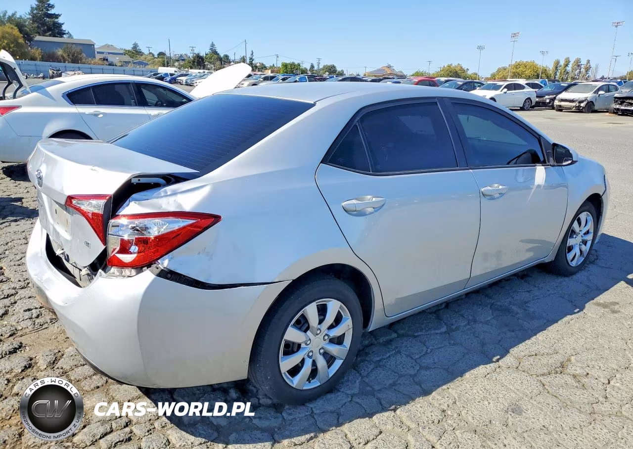 2016 Toyota Corolla Le VIN:5YFBURHE6GP528482 - 3