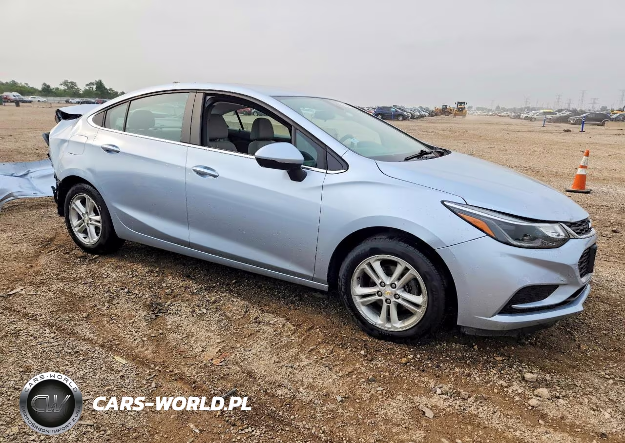 2017 Chevrolet Cruze Lt VIN:1G1BE5SMXH7160583 - 4