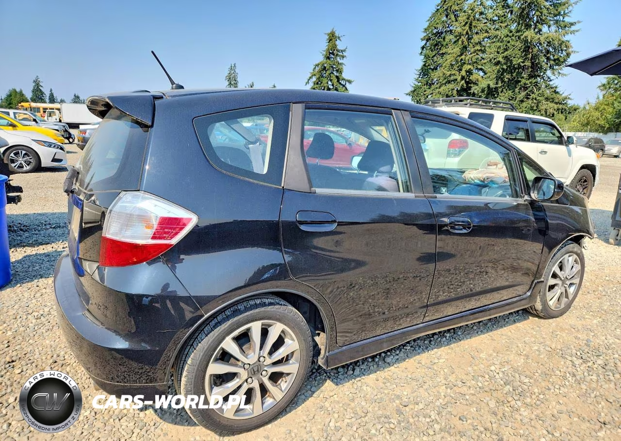 2012 Honda Fit Sport VIN:JHMGE8H5XCC018683 - 3