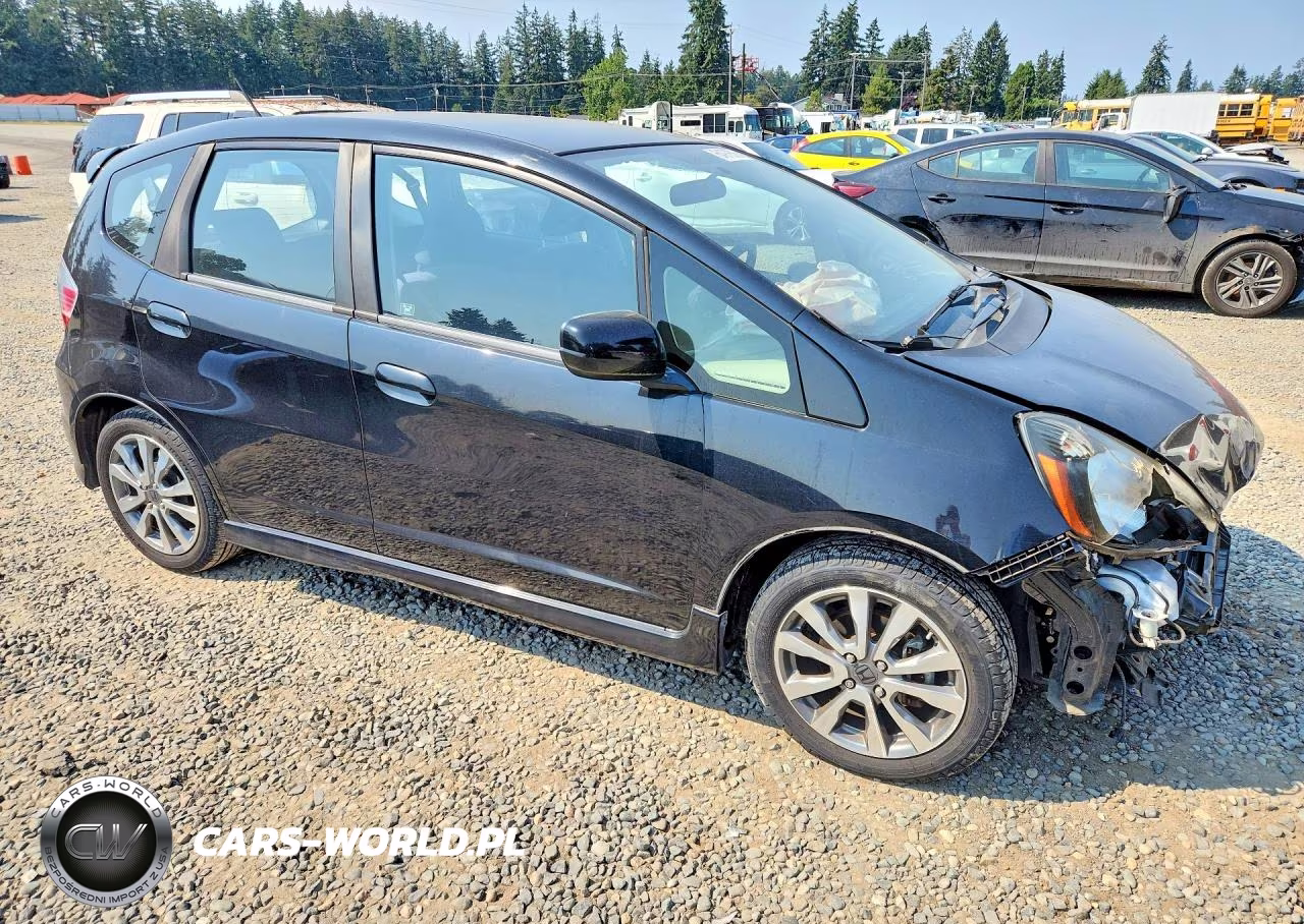 2012 Honda Fit Sport VIN:JHMGE8H5XCC018683 - 4