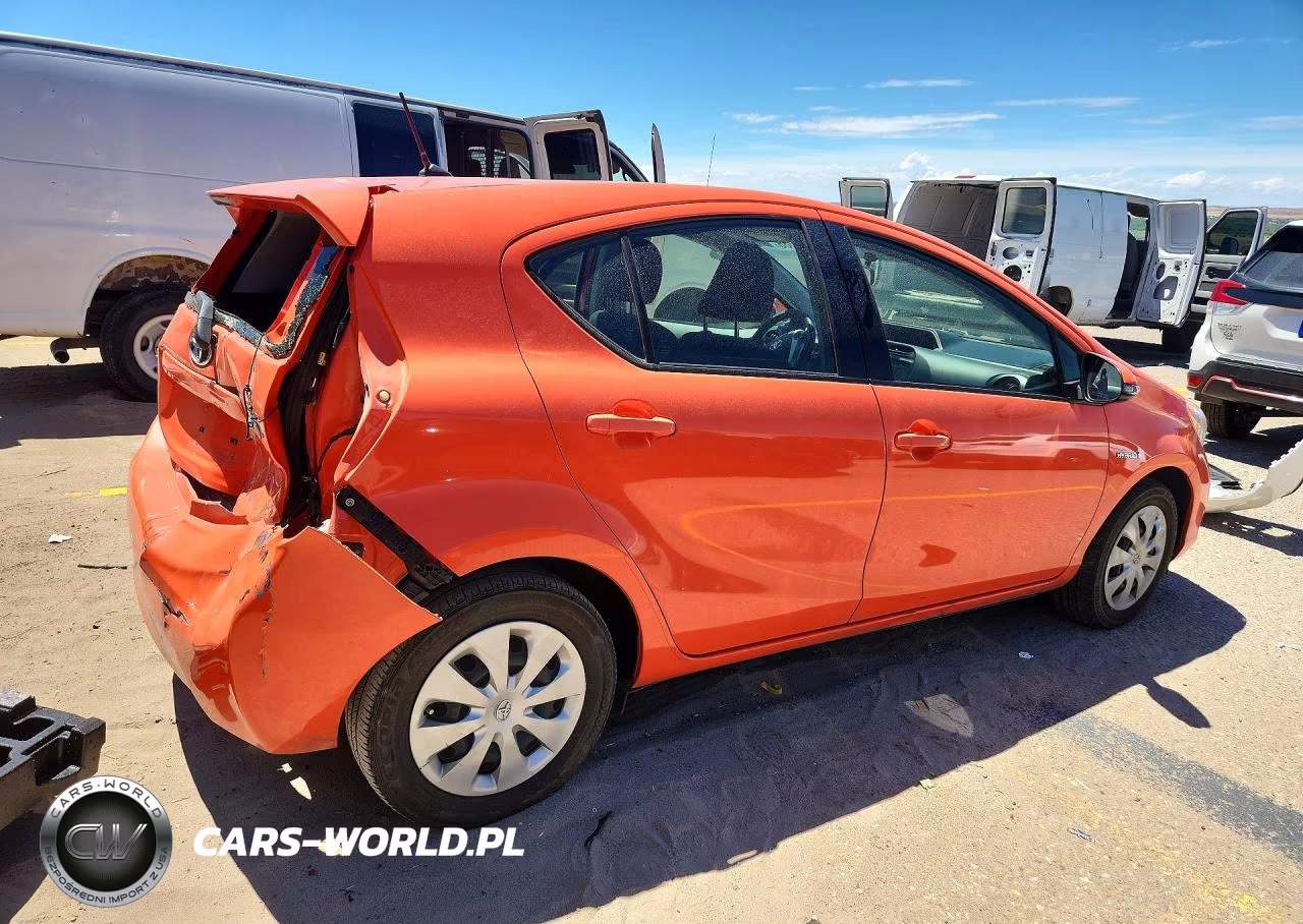 2014 Toyota Prius C Two VIN:JTDKDTB33E1081650 - 3