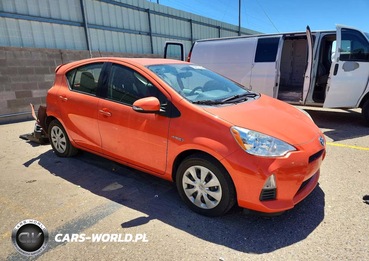 2014 Toyota Prius C Two VIN:JTDKDTB33E1081650 - 4