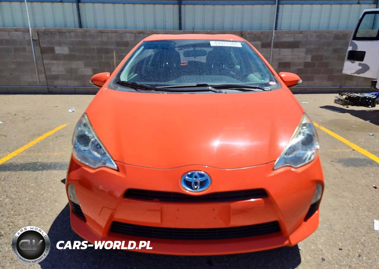 2014 Toyota Prius C Two VIN:JTDKDTB33E1081650 - 5