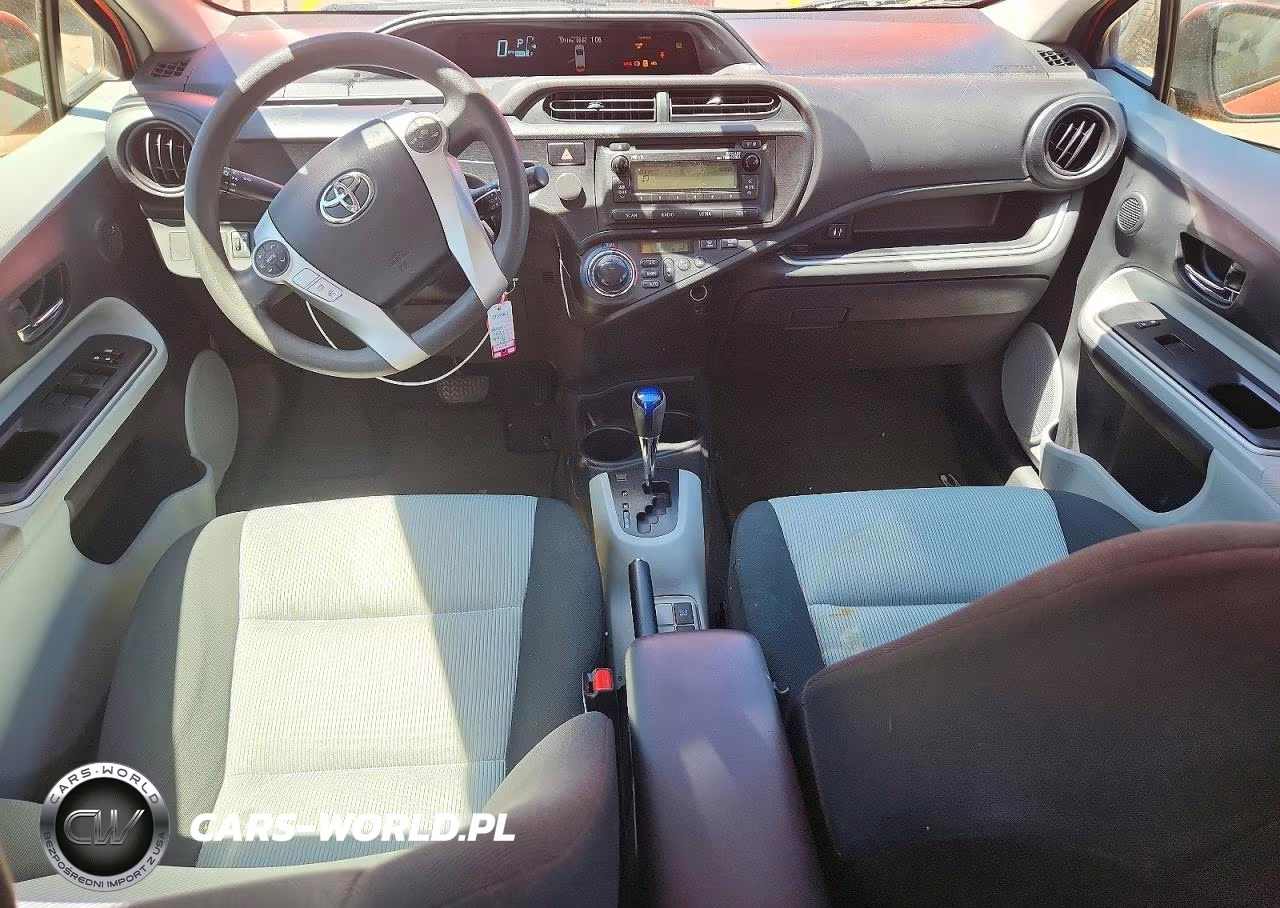 2014 Toyota Prius C Two VIN:JTDKDTB33E1081650 - 8