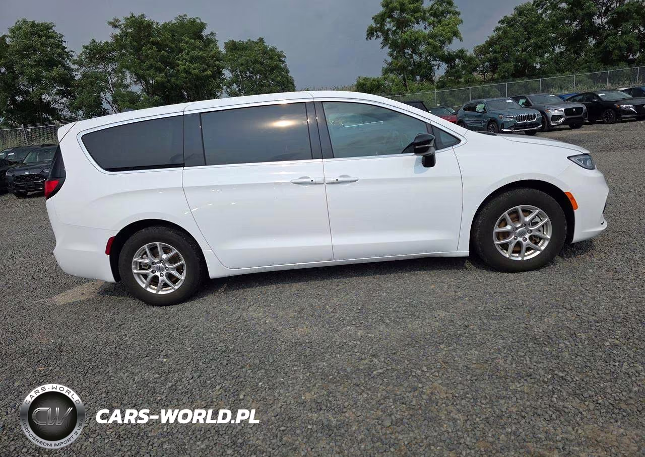 2025 Chrysler Pacifica Select VIN:2C4RC1BG8SR512113 - 14