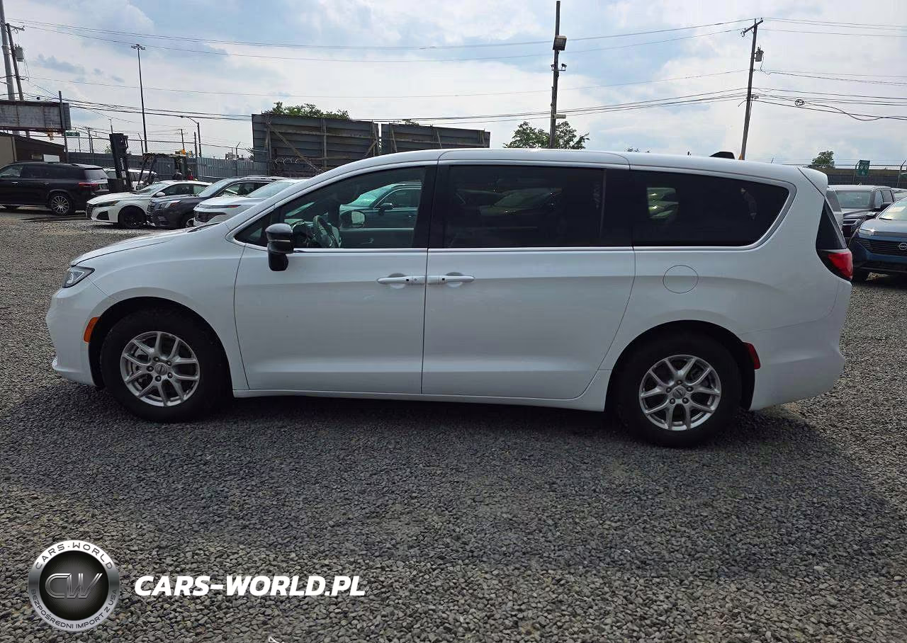 2025 Chrysler Pacifica Select VIN:2C4RC1BG8SR512113 - 15