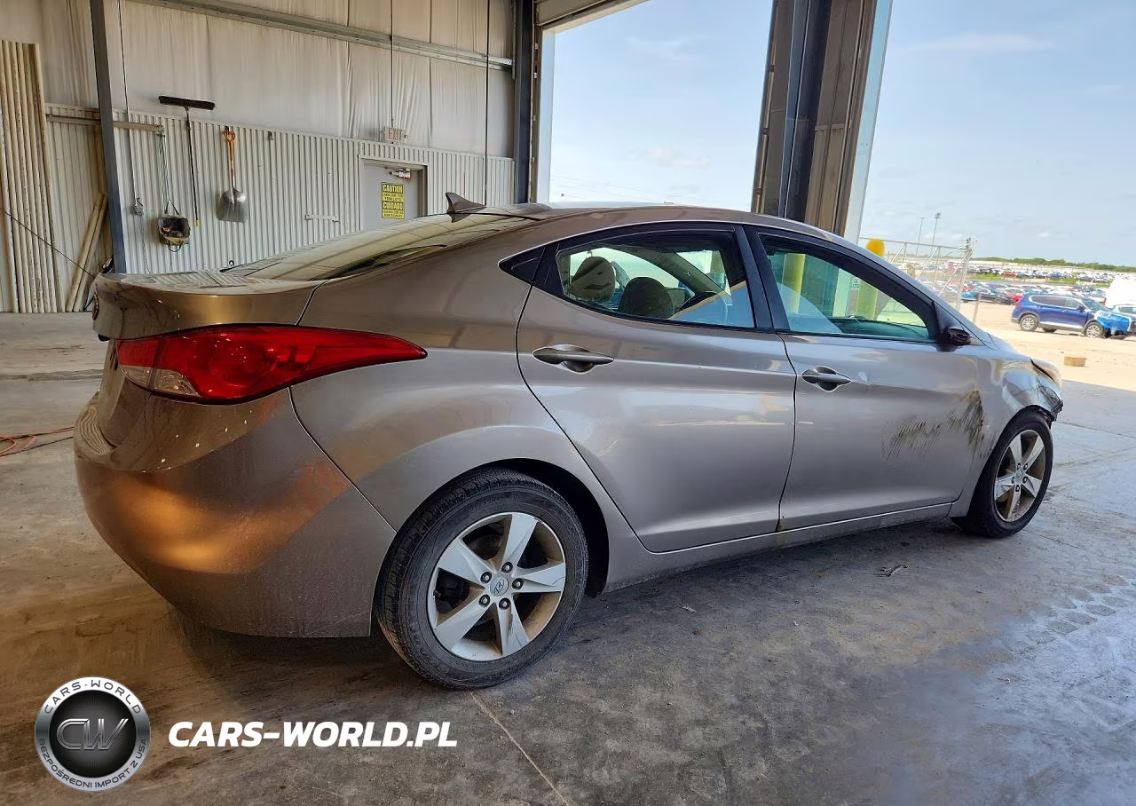 2013 Hyundai Elantra Gls VIN:5NPDH4AE5DH323559 - 3