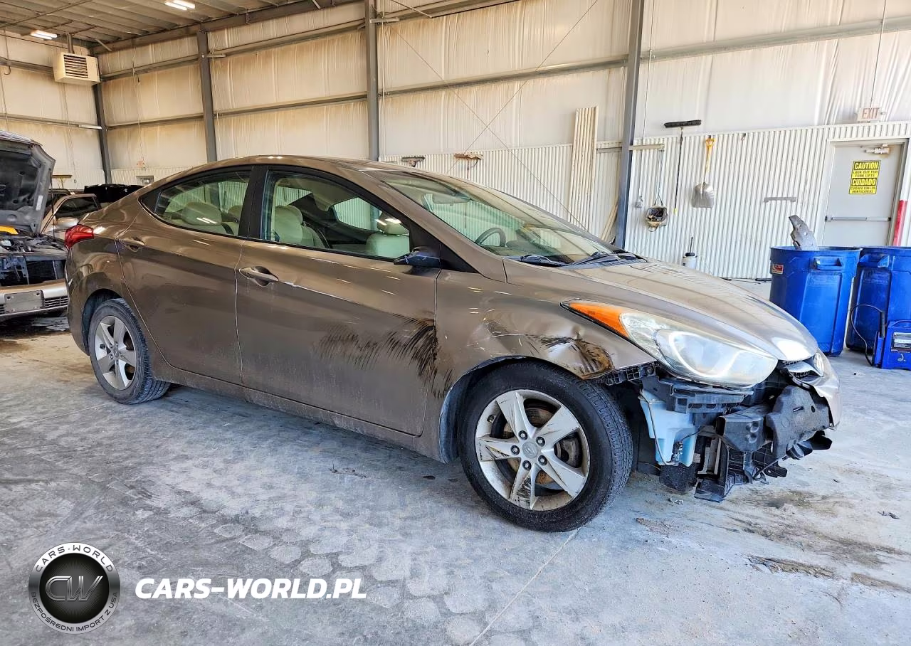 2013 Hyundai Elantra Gls VIN:5NPDH4AE5DH323559 - 4