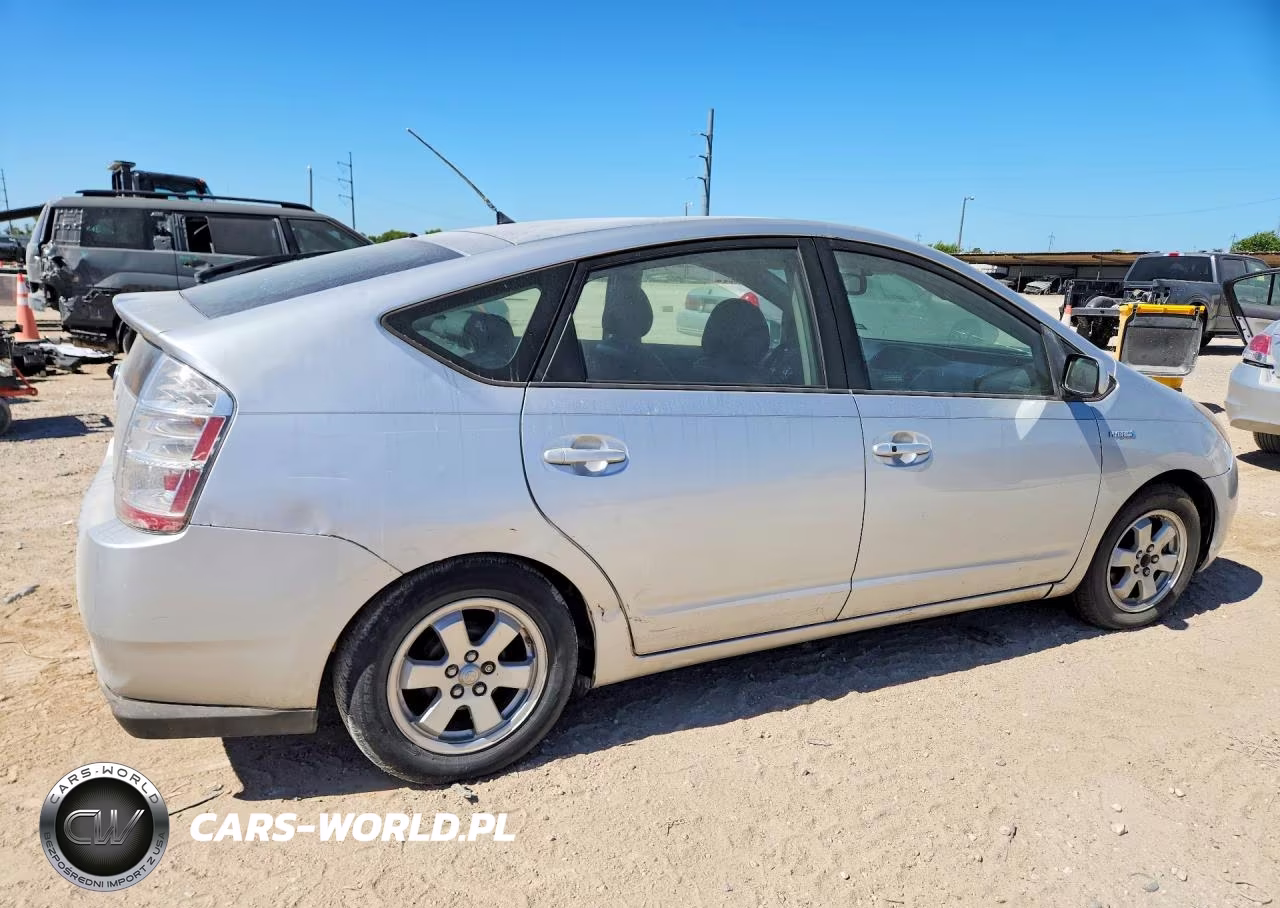 2006 Toyota Prius Base VIN:JTDKB20UX67518909 - 3
