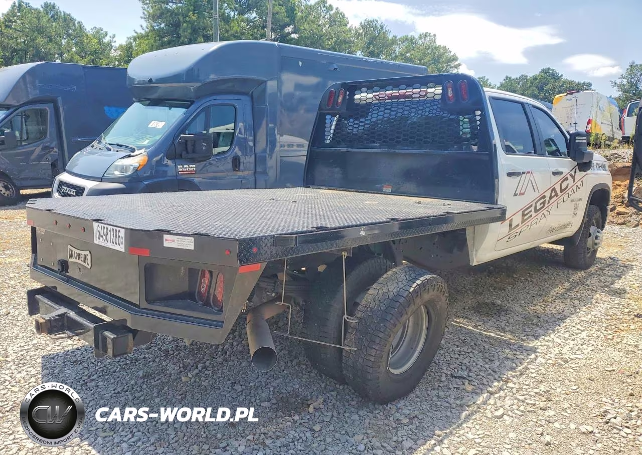 2024 Chevrolet Silverado K3500 VIN:1GB4YSEY5RF155002 - 3