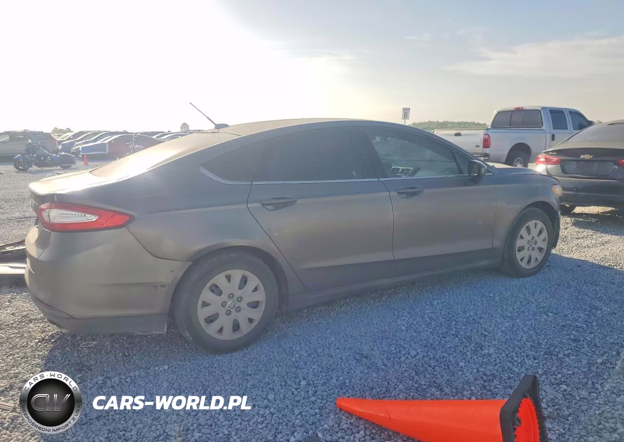 2013 Ford Fusion S VIN:3FA6P0G77DR255975 - 3