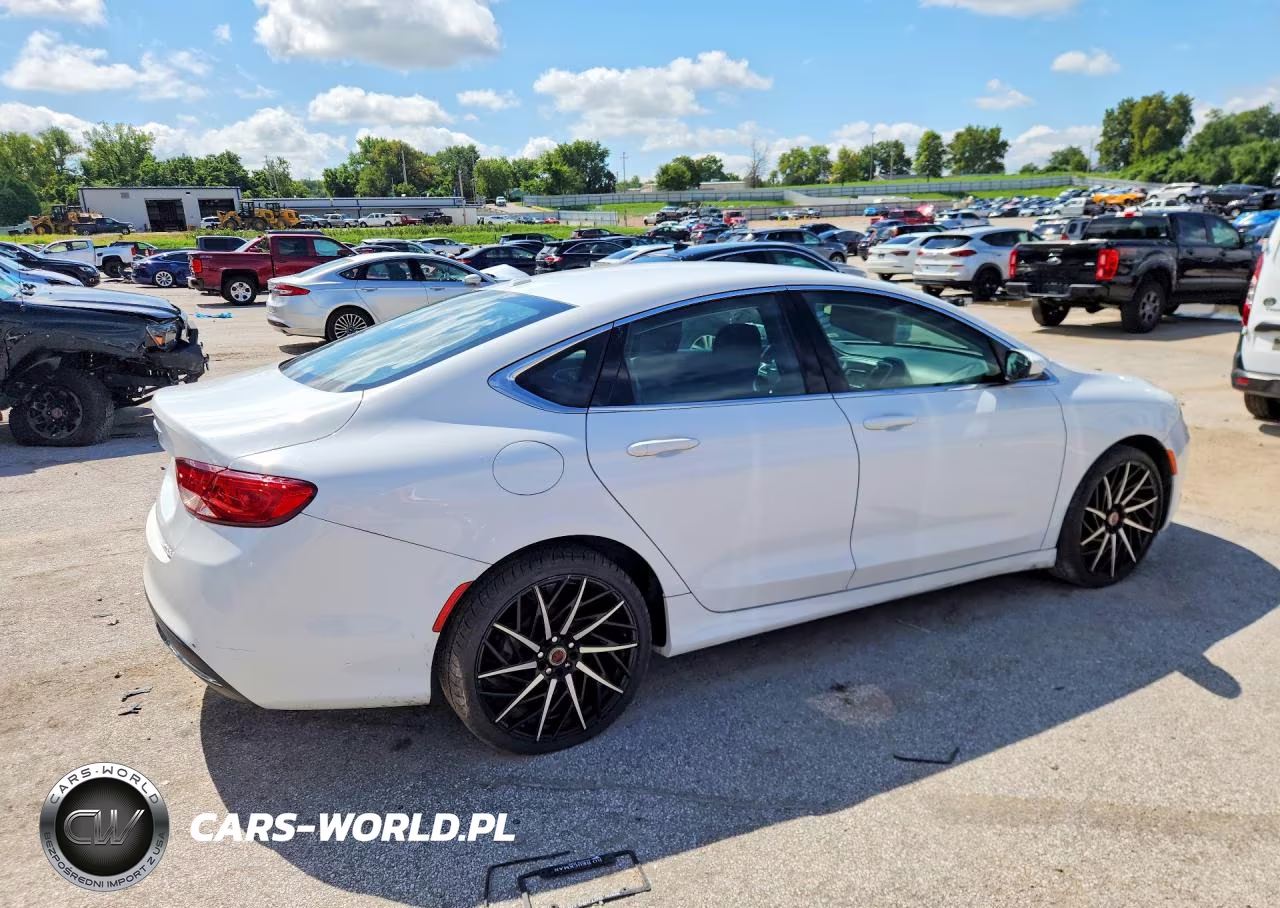 2015 Chrysler 200 Limited VIN:1C3CCCAB9FN720838 - 3