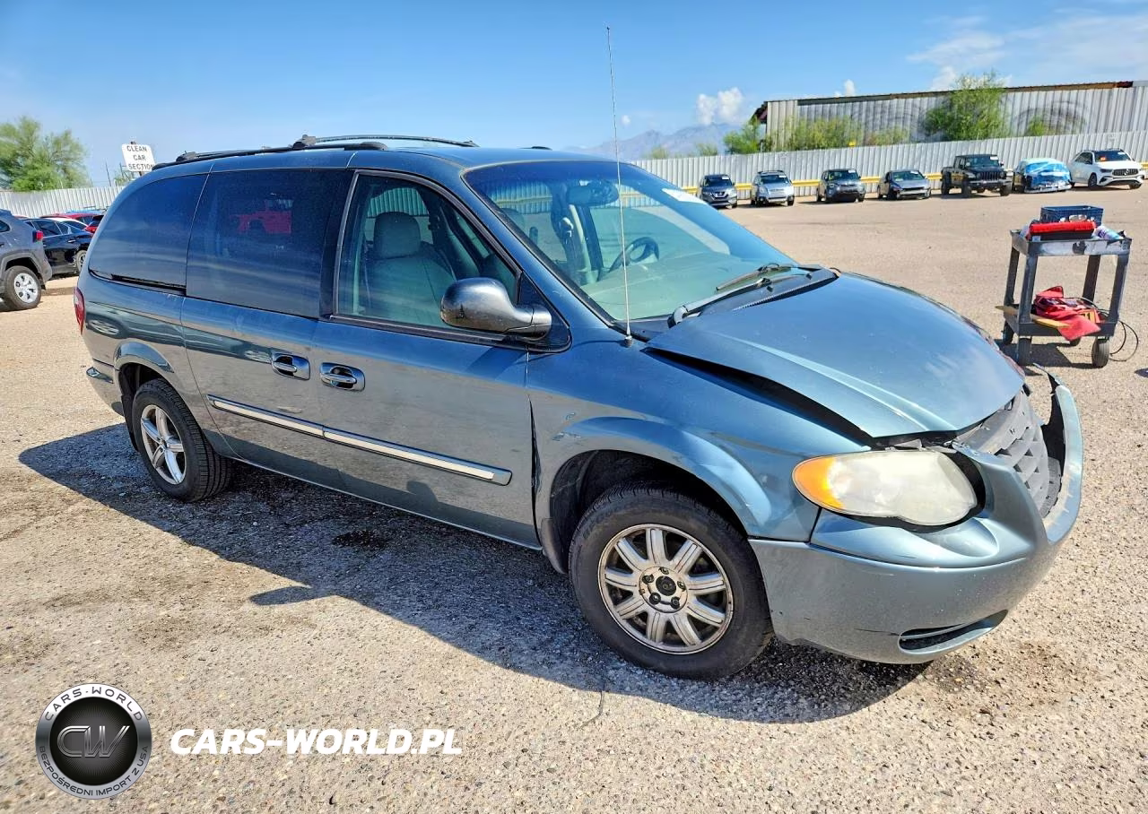 2005 Chrysler Town & Country Touring VIN:2C8GP54L05R249714 - 4