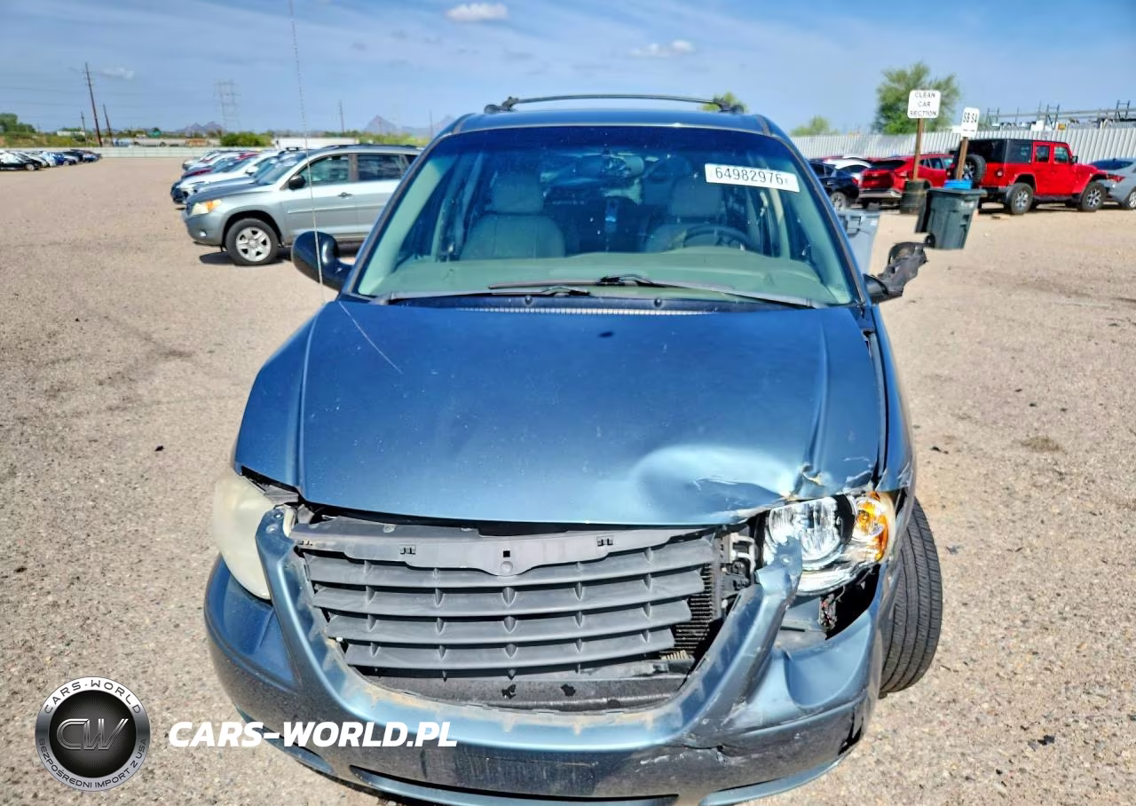 2005 Chrysler Town & Country Touring VIN:2C8GP54L05R249714 - 5