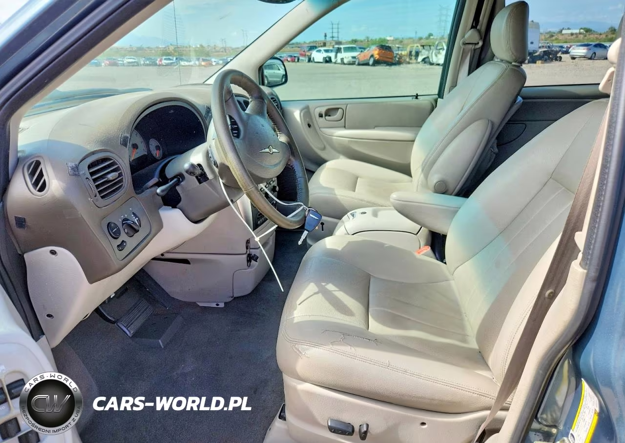 2005 Chrysler Town & Country Touring VIN:2C8GP54L05R249714 - 7