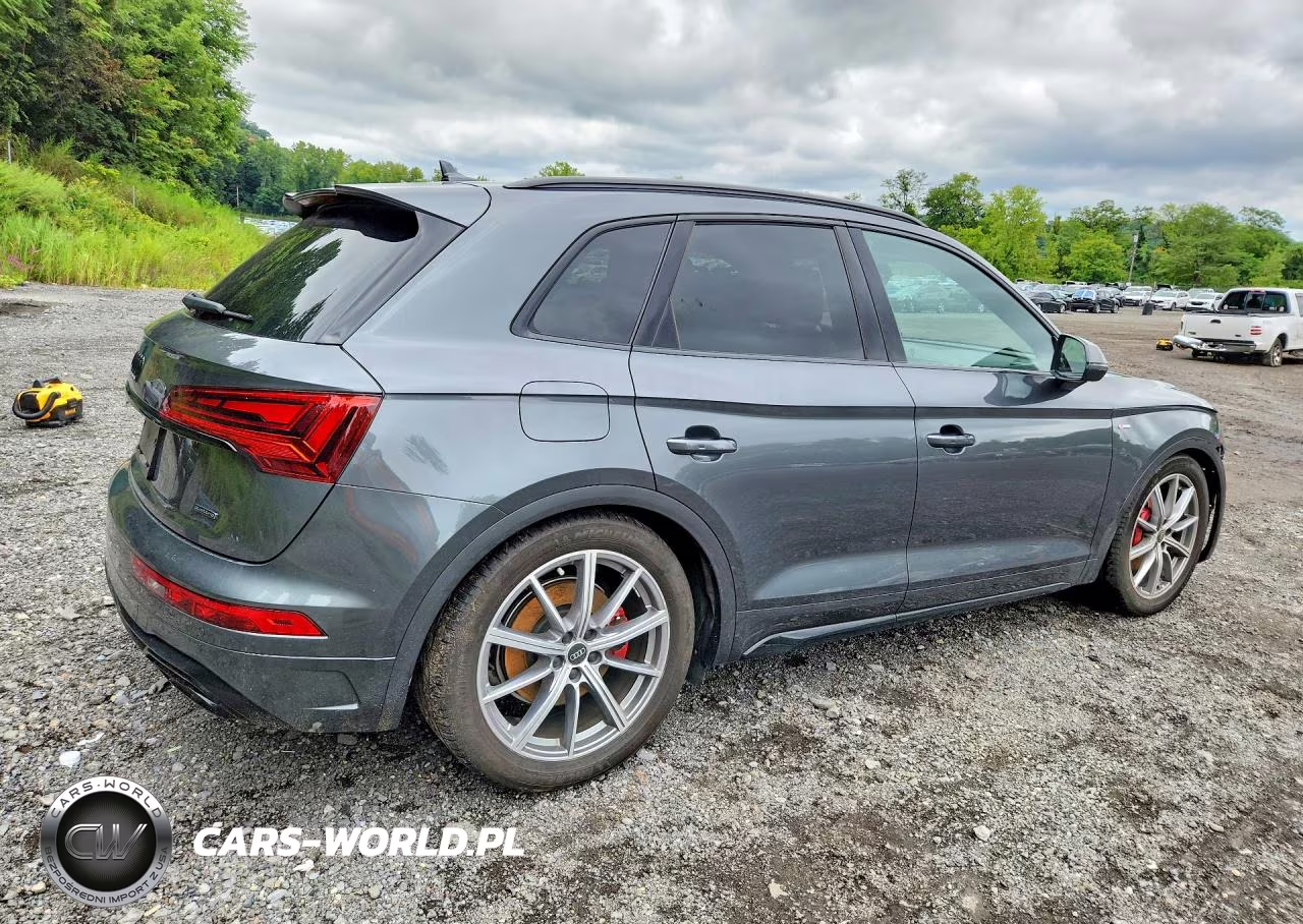 2024 Audi Q5 E Premium Plus 55 VIN:WA1E2AFY8R2043399 - 3