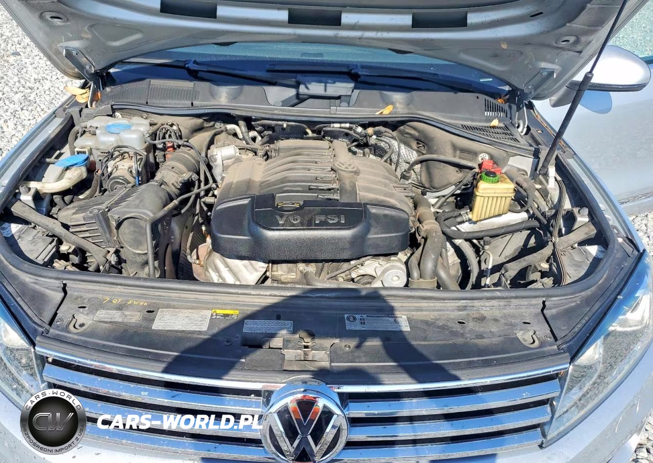2017 Volkswagen Touareg Wolfsburg VIN:WVGRF7BPXHD004646 - 11