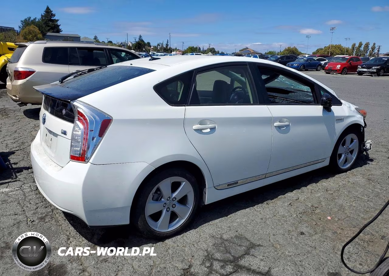 2015 Toyota Prius Five VIN:JTDKN3DU3F1891719 - 3