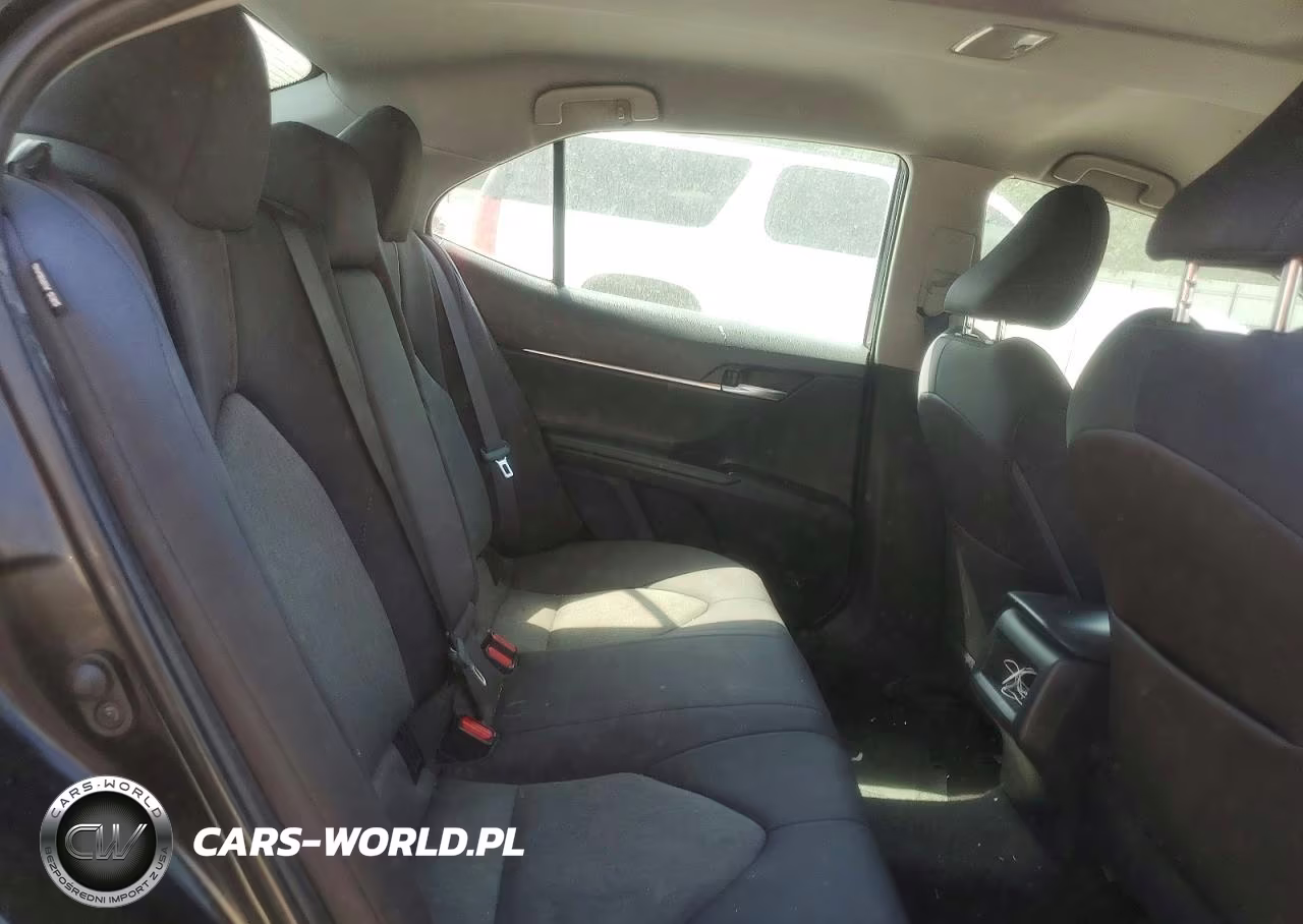 2019 Toyota Camry Le VIN:4T1B11HK2KU269741 - 10