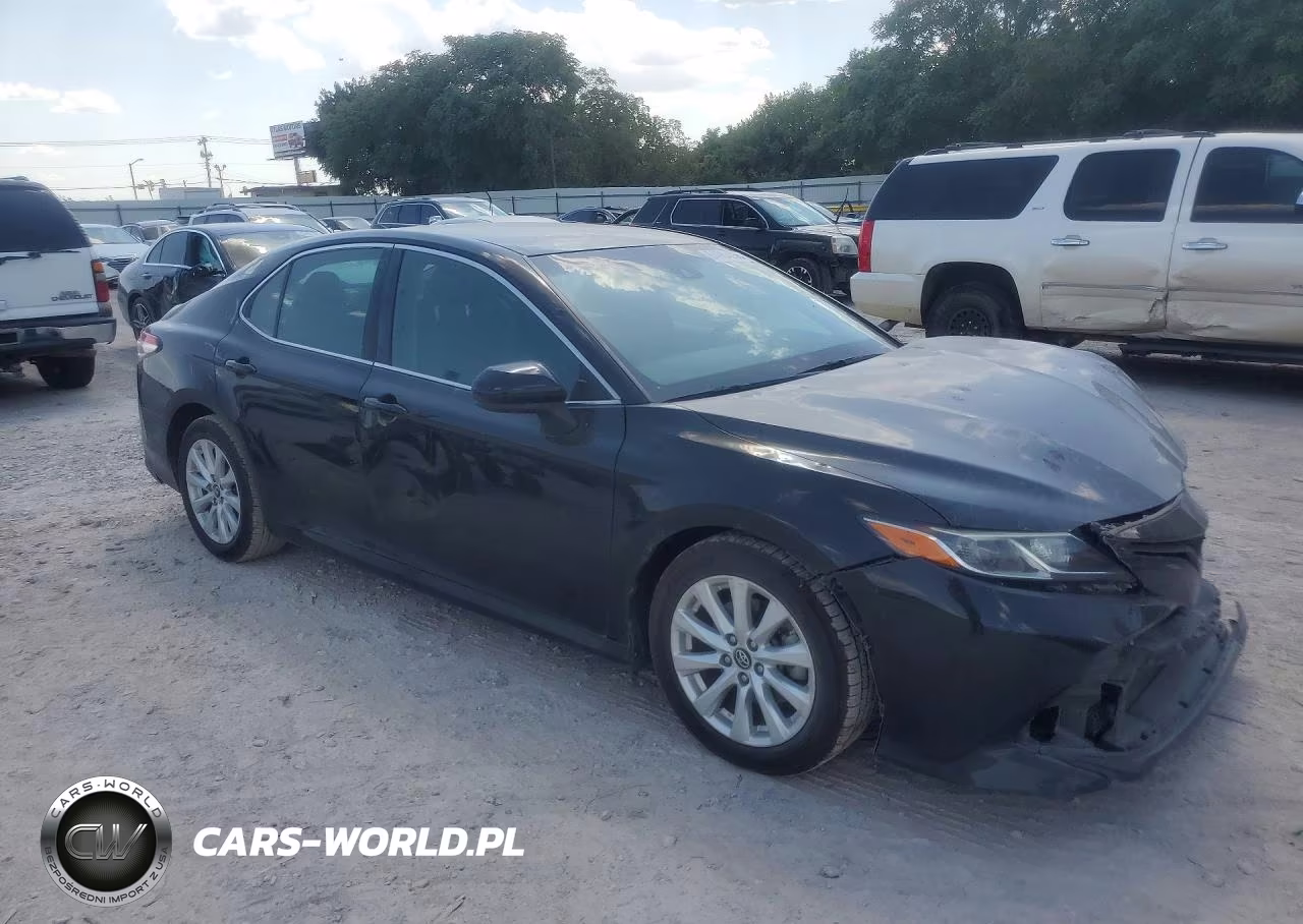 2019 Toyota Camry Le VIN:4T1B11HK2KU269741 - 4