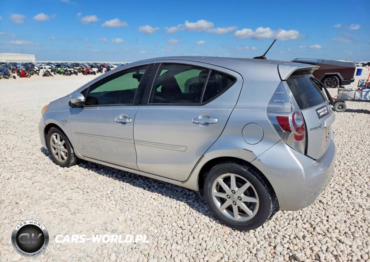 2013 Toyota Prius C Three VIN:JTDKDTB31D1528779 - 2