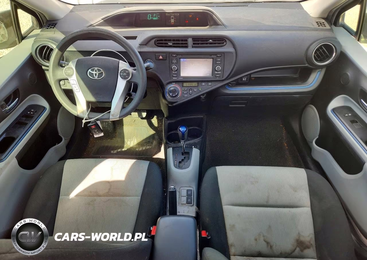 2013 Toyota Prius C Three VIN:JTDKDTB31D1528779 - 8