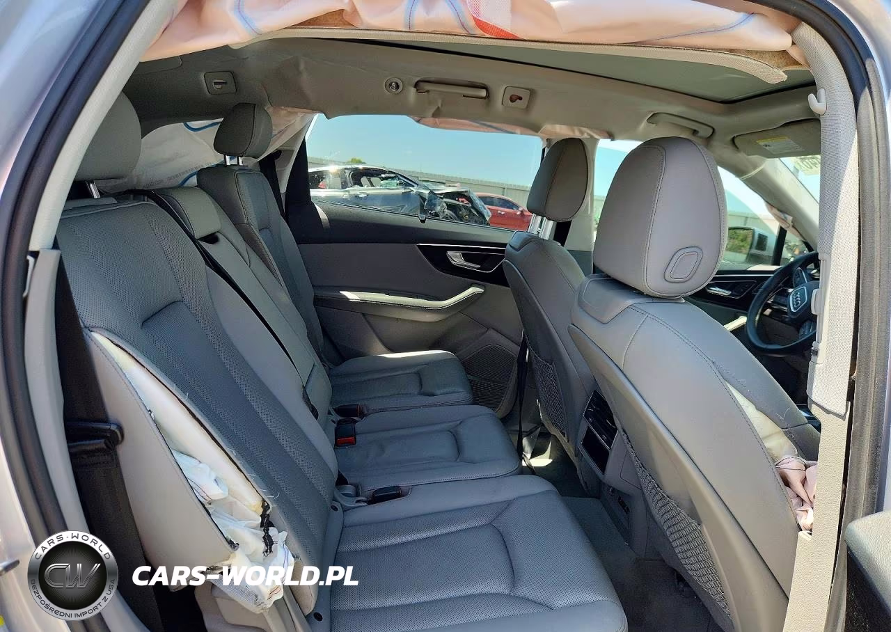 2022 Audi Q7 Premium Plus VIN:WA1LXBF78ND017129 - 11