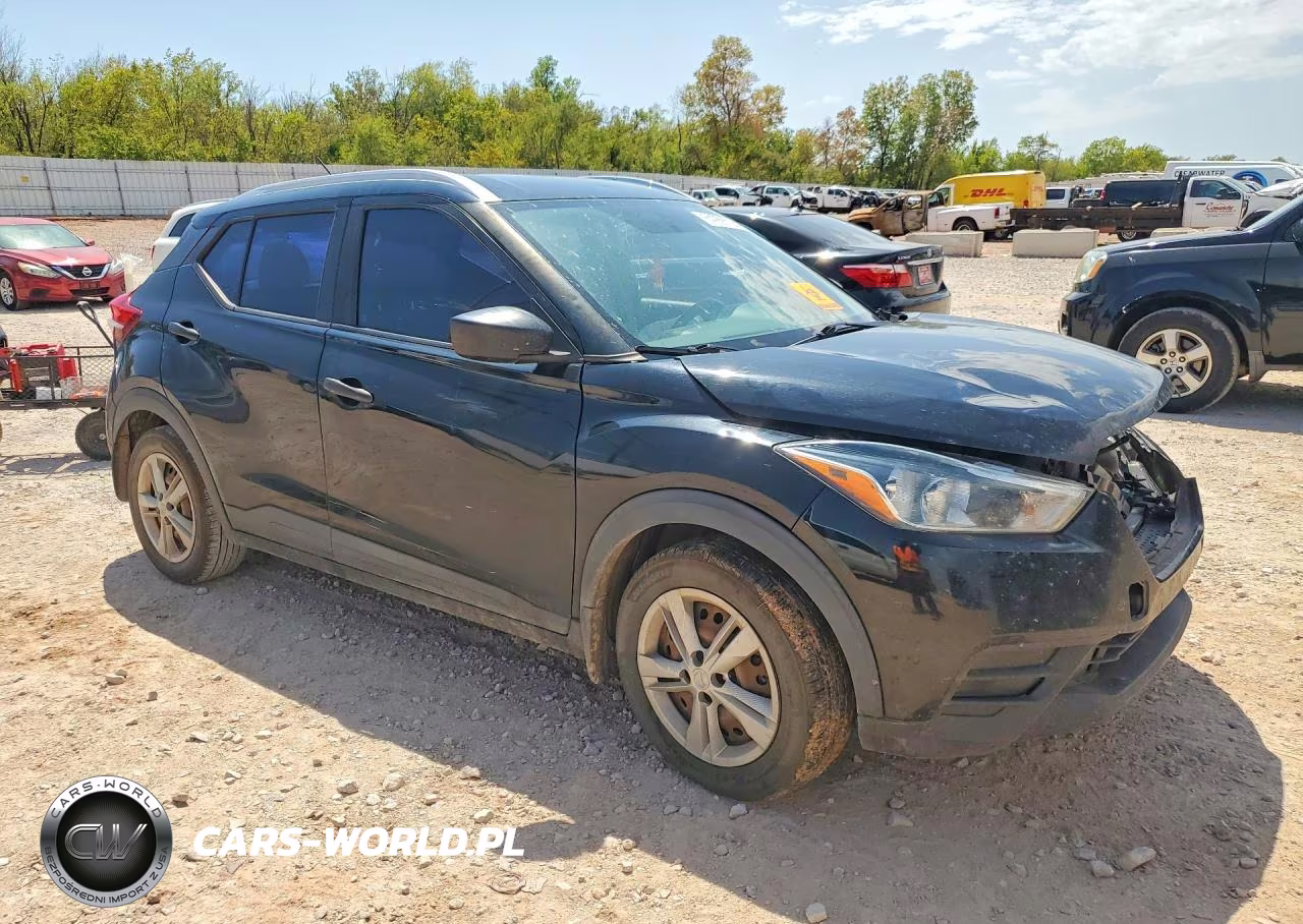 2018 Nissan Kicks S VIN:3N1CP5CU3JL544049 - 4