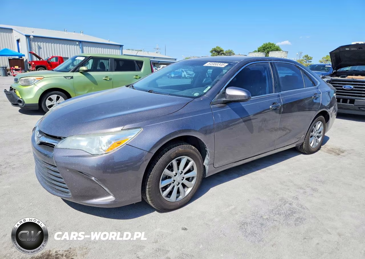 2015 Toyota Camry Le – zdjęcie 1 z 12