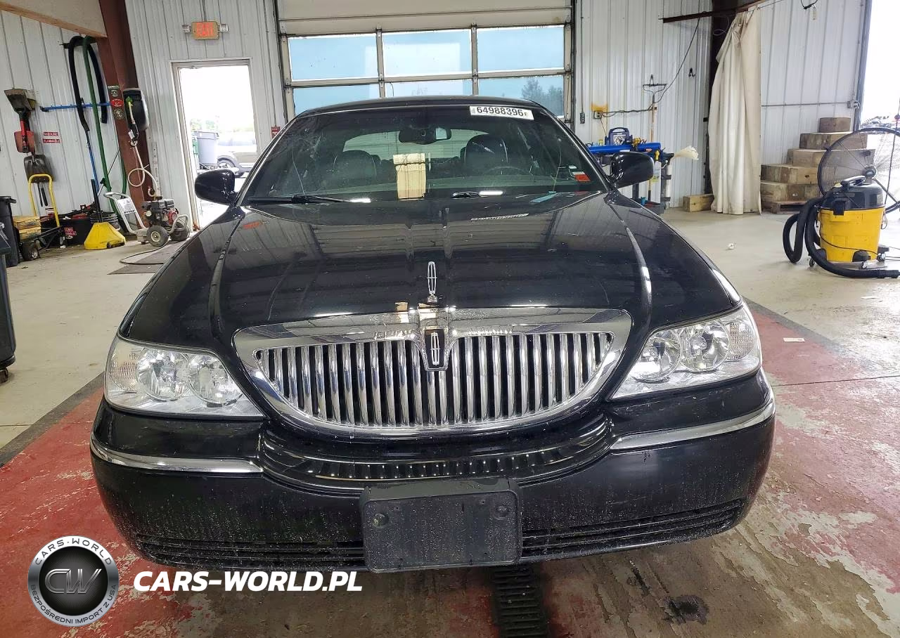 2003 Lincoln Town Car Executive L VIN:1LNHM84W03Y701322 - 5