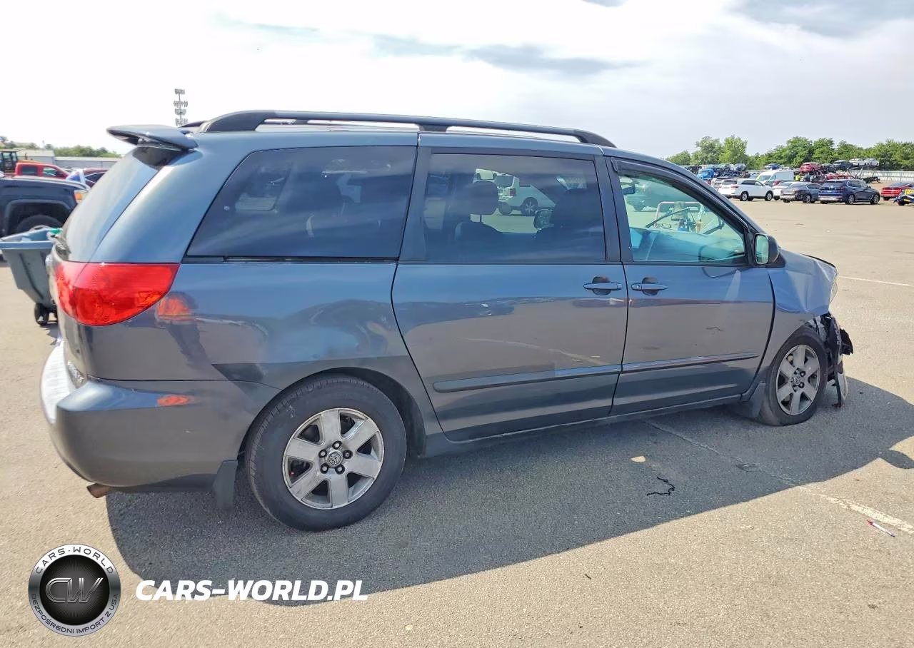 2010 Toyota Sienna Le 8-Passenger VIN:5TDKK4CC4AS321733 - 3