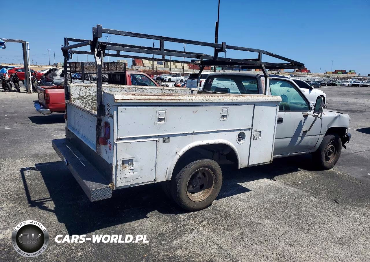1989 Toyota Pickup Deluxe VIN:JT4RN82P7K0003028 - 3