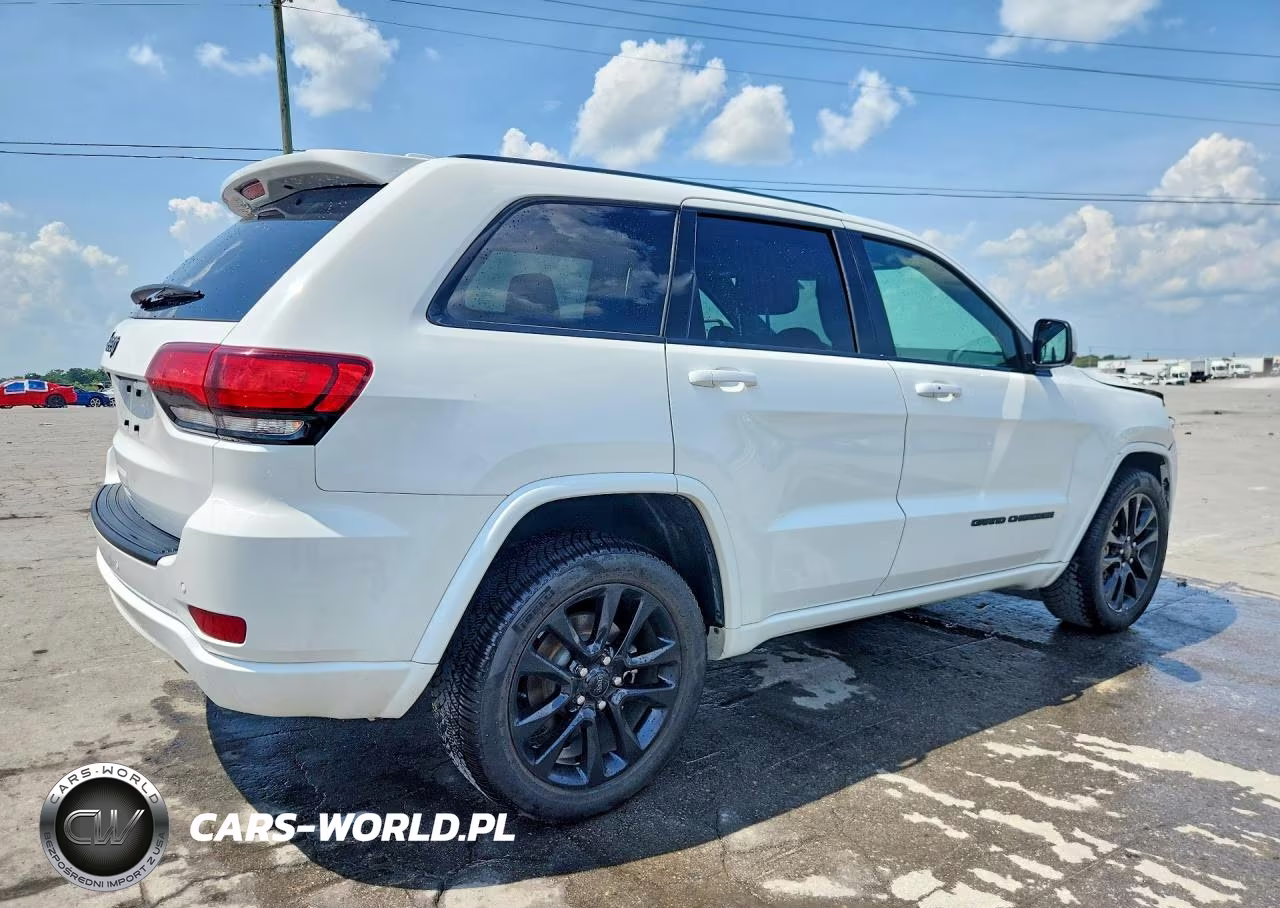 2018 Jeep Grand Cherokee Laredo VIN:1C4RJFAG9JC488383 - 3