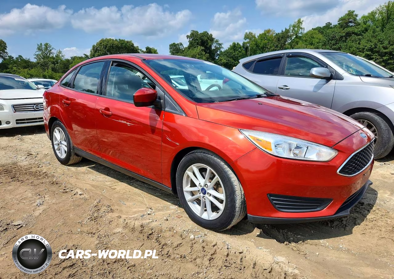 2018 Ford Focus Se VIN:1FADP3F27JL291741 - 4