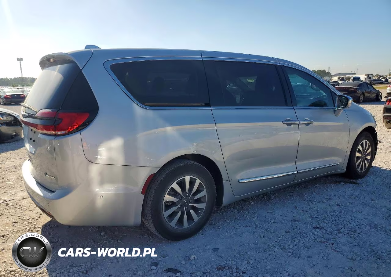 2022 Chrysler Pacifica Hybrid Limited VIN:2C4RC1S75NR145000 - 3