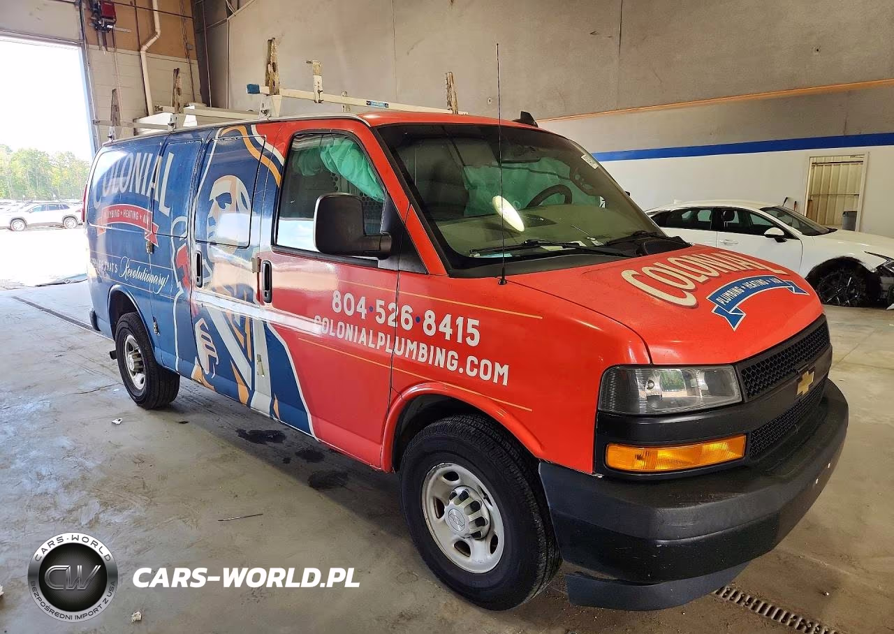 2018 Chevrolet Express G2500 VIN:1GCWGAFG5J1345570 - 4
