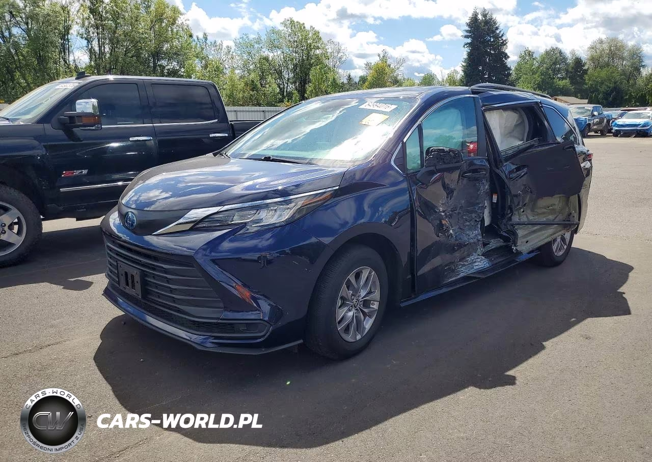 2022 Toyota Sienna Le