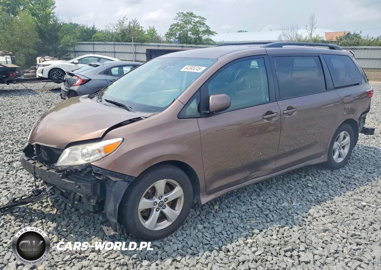 2018 Toyota Sienna Le – zdjęcie 1 z 13