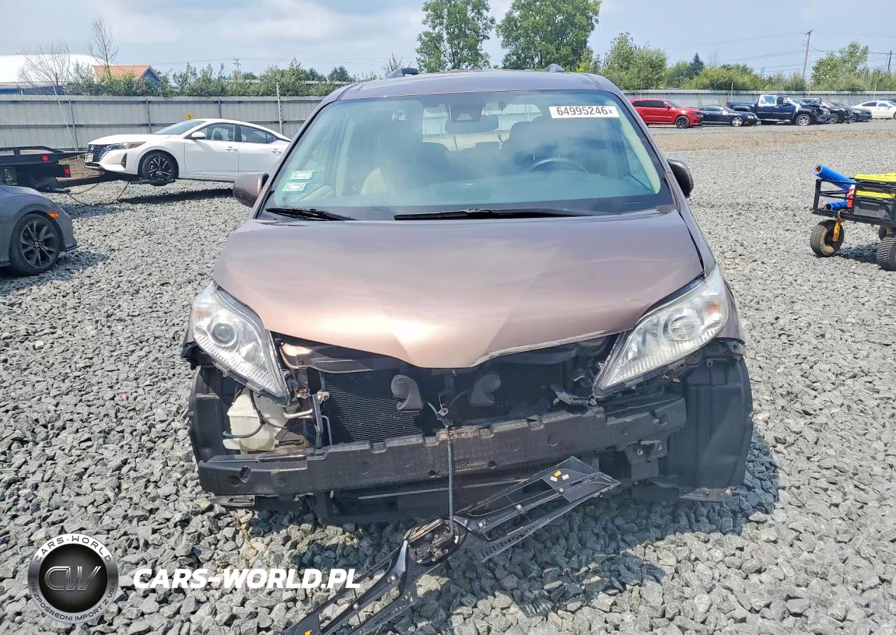 2018 Toyota Sienna Le VIN:5TDKZ3DC8JS915696 - 5