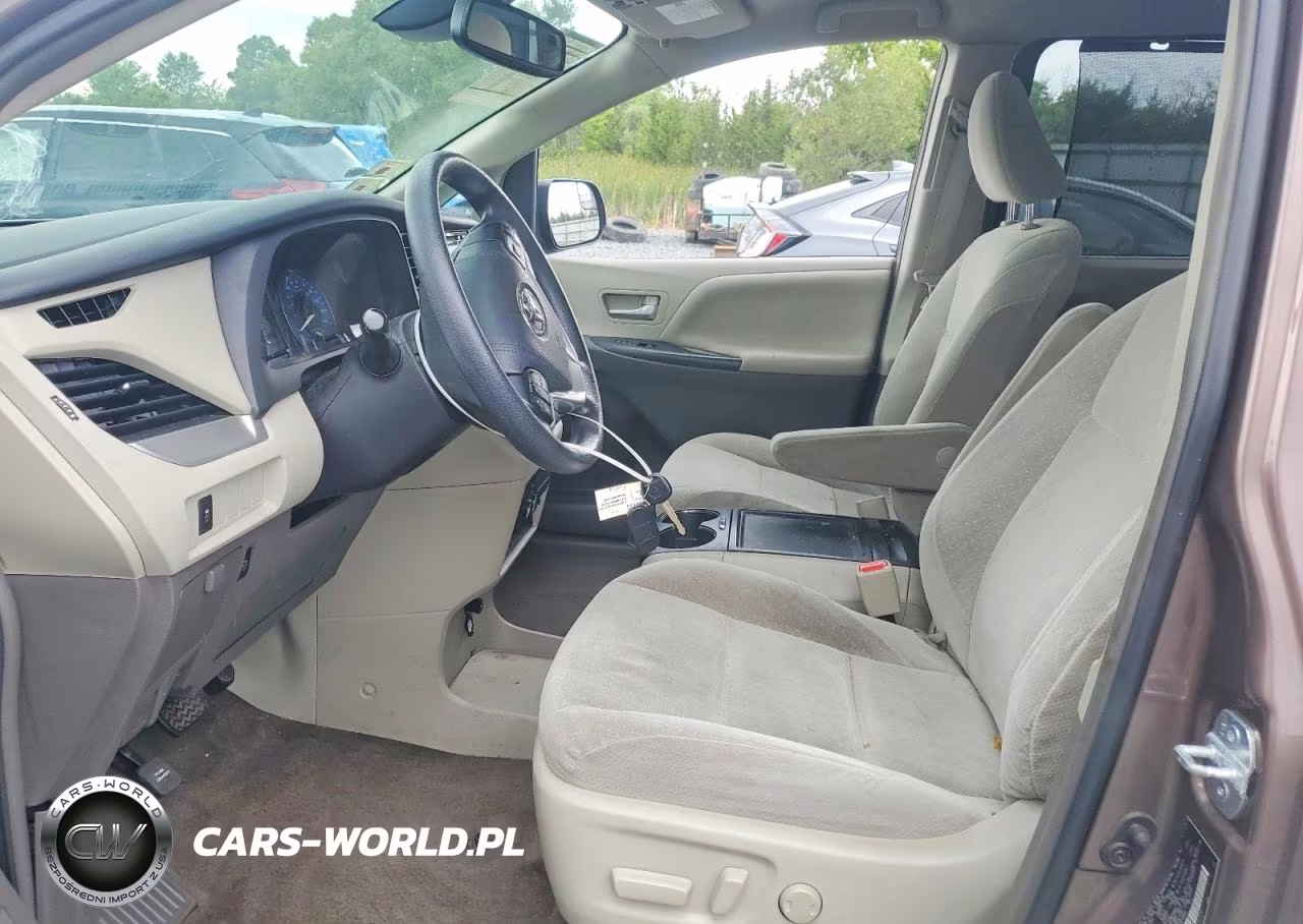 2018 Toyota Sienna Le VIN:5TDKZ3DC8JS915696 - 7
